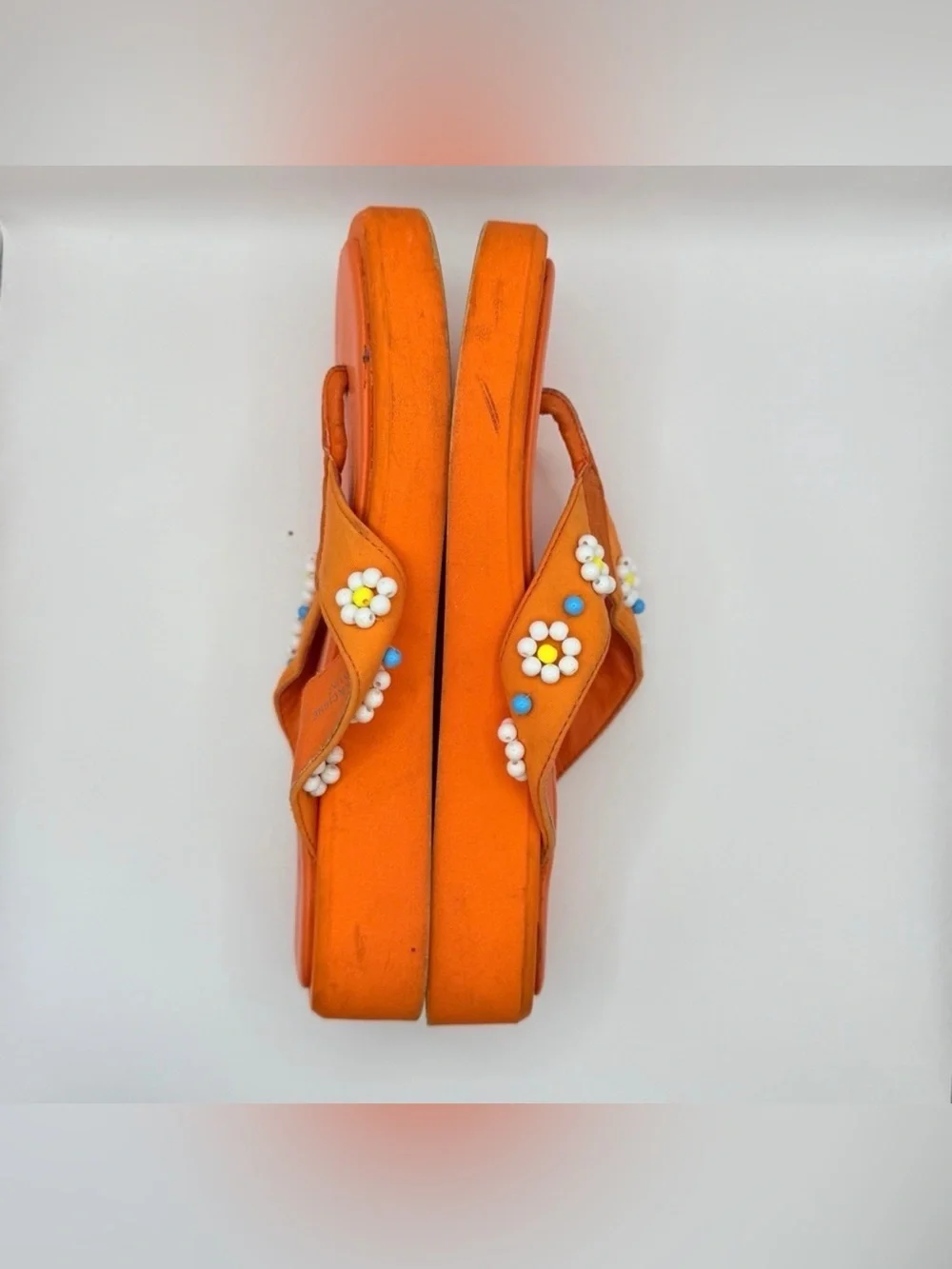 Urban Outfitters Orange Beaded Daisy Flip Flop Sandals Women’s Size 9